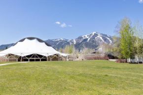 Sun Valley Atelier Condo in Perfect Location